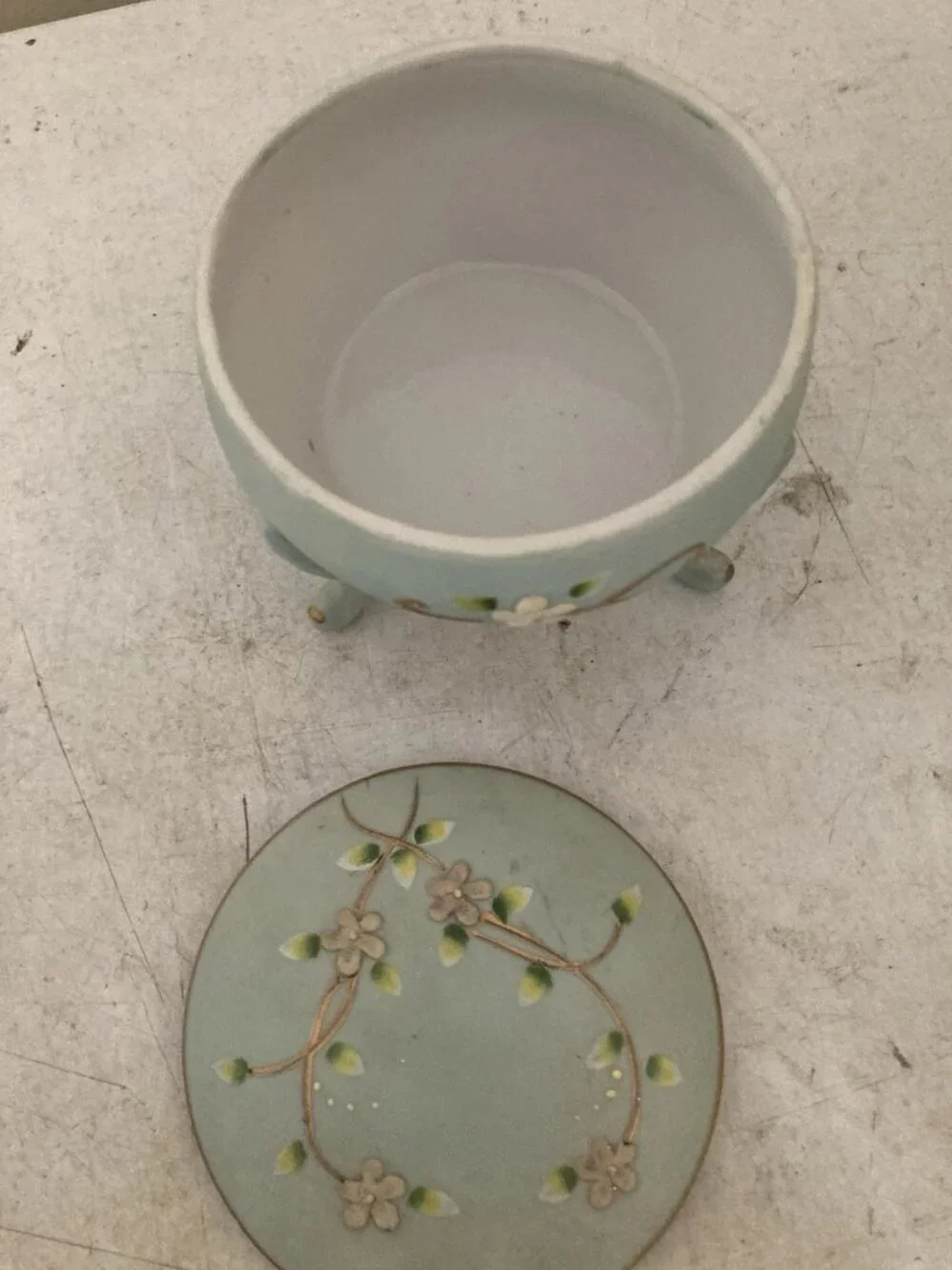 Vtg Japanese Moriage Footed Porcelain Trinket Box Dresser Jar Hand Painted